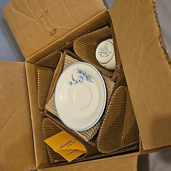 Keltcraft by Noritake 9100 Peonytime Cup & Saucer - Picture 9 of 10